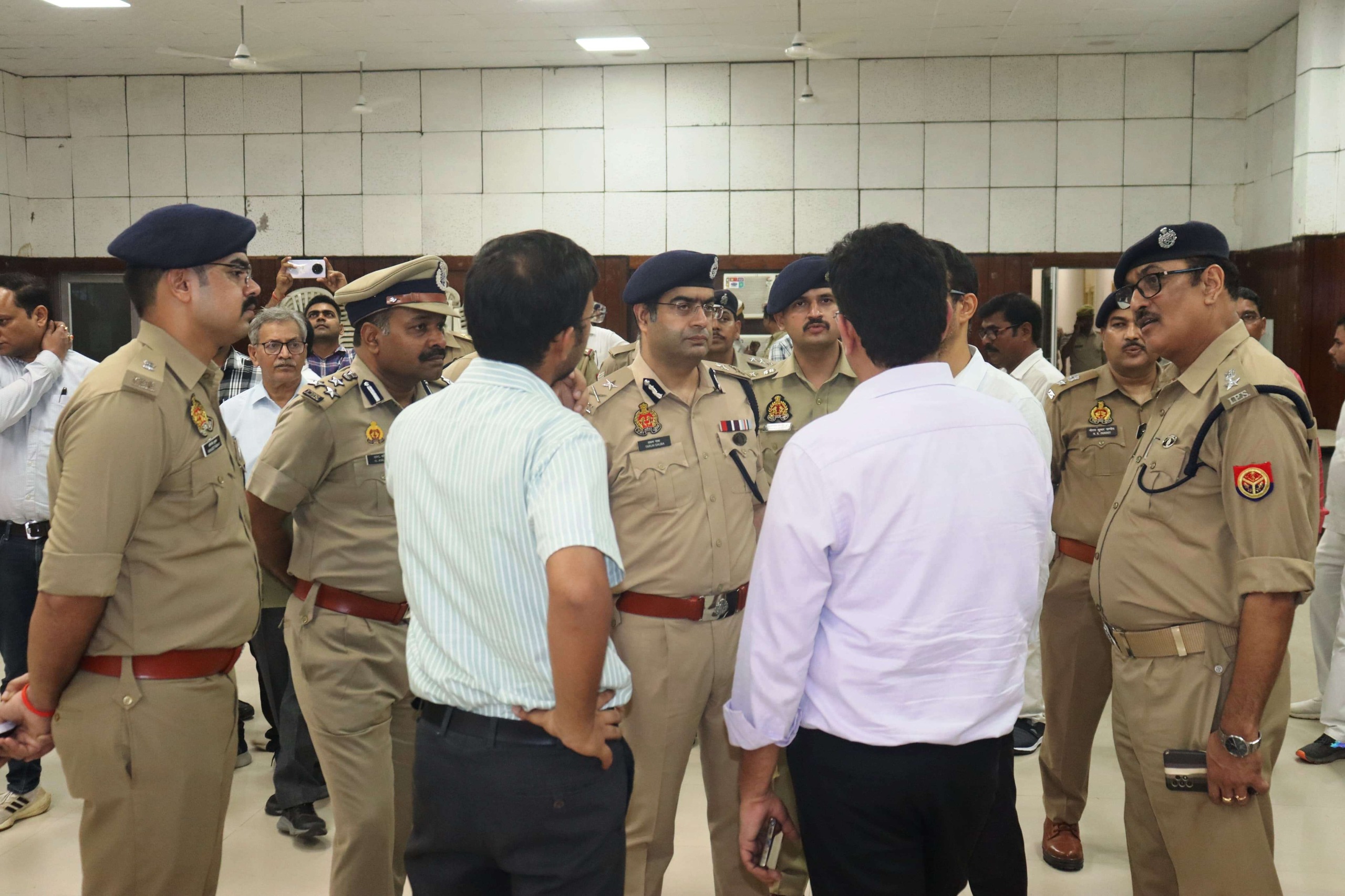 प्रयागराज: मुख्यमंत्री के प्रस्तावित भ्रमण कार्यक्रम ईफको फूलपुर (कार्यक्रम स्थल) पर सुरक्षा के दृष्टिगत की जा रही तैयारियों के सम्बन्ध में भ्रमण एवं निरीक्षण कर समीक्षा की गयी