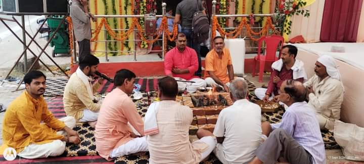 कन्नौज: श्री बाला जी हनुमान मंदिर तिर्वा क्रासिंग पर प्रातः भगवान का चोला चढाने के बाद भव्य श्रंगार किया गया
