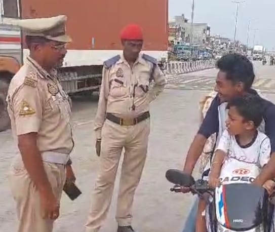 कन्नौज: यातायात पुलिस ने चलाएं सघन चेकिंग अभियान की जानकारी