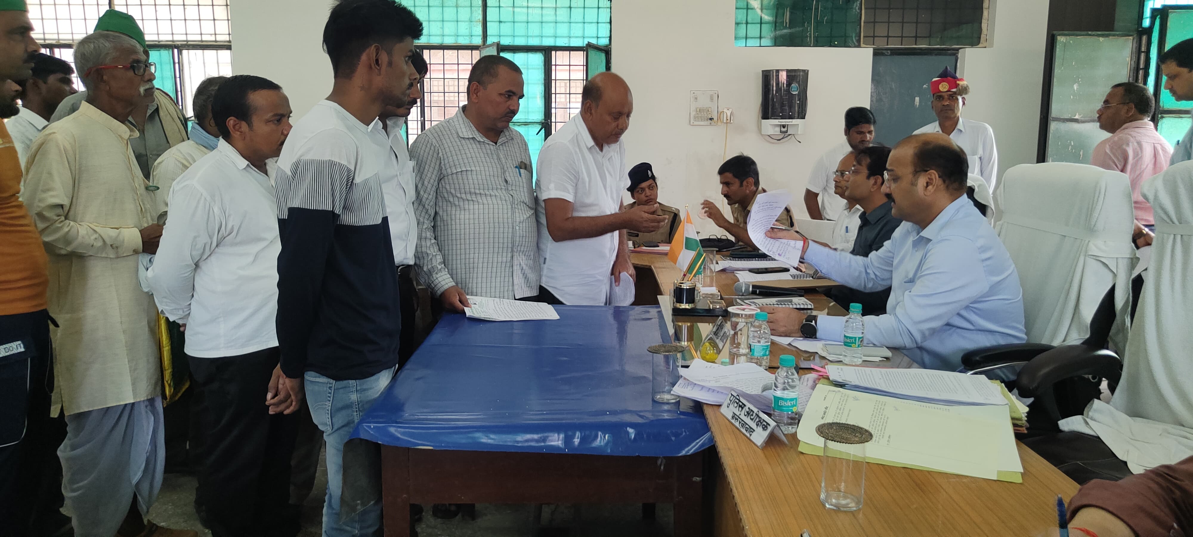 फर्रुखाबाद:जिलाधिकारी की अध्यक्षता में तहसील अमृतपुर में संम्पूर्ण समाधान दिवस में शिकायतों की भरमार, निस्तारित करने के दिए निर्देश