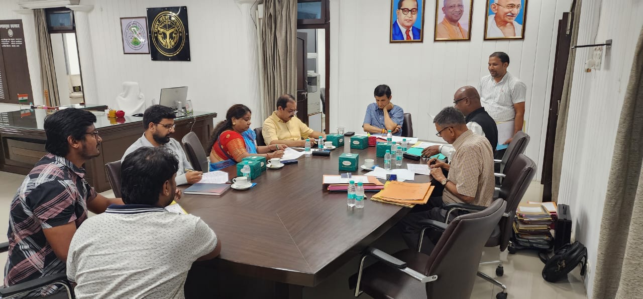 प्रयागराज: मण्डलायुक्त विजय विश्वास पंत की अध्यक्षता में कार्यालय स्थित गाँधी सभागार में मण्डलीय फैसिलिटेशन काउन्सिल की बैठक सम्पन्न हुई