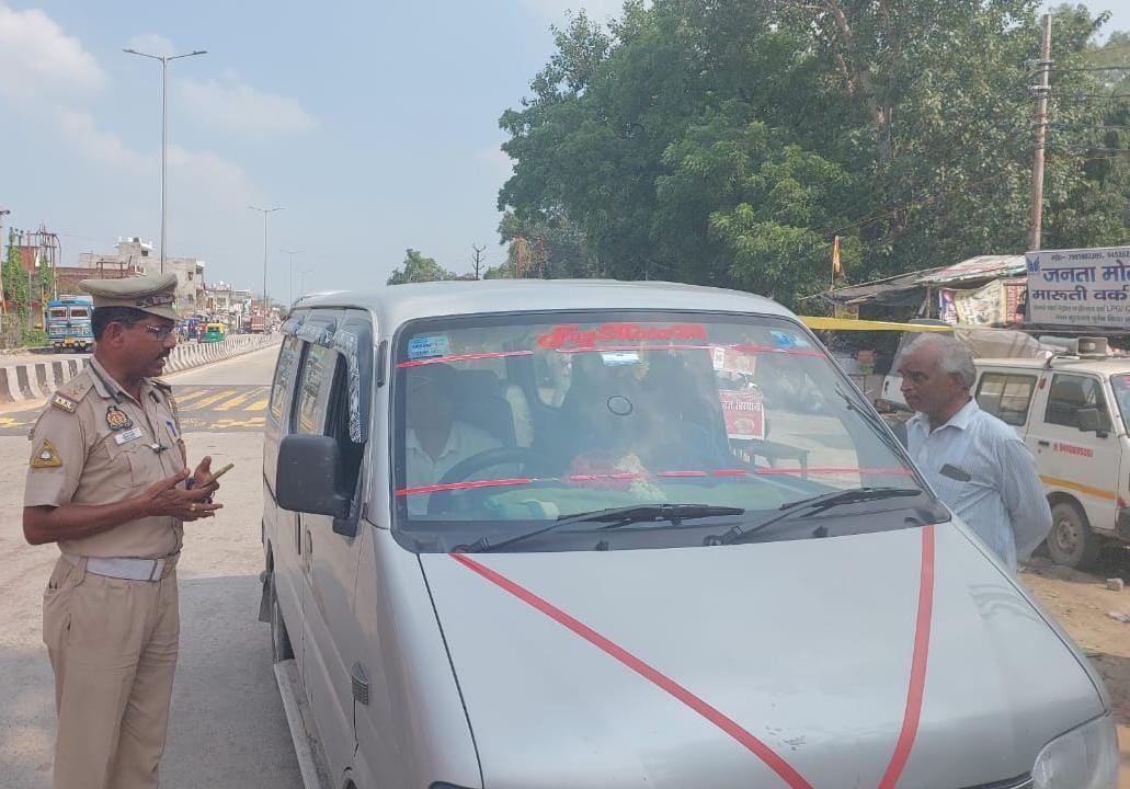 कन्नौज: यातायात नियमो की दी जानकारी व उल्लंघन करने पर जुर्माना
