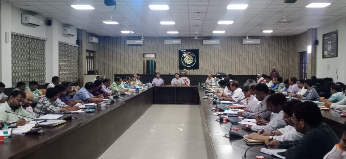 प्रयागराज-जिलाधिकारी की अध्यक्षता में  मुख्यमंत्री डैशबोर्ड, निर्माण कार्यों एवं विकास कार्यक्रमों की समीक्षा बैठक सम्पन्न