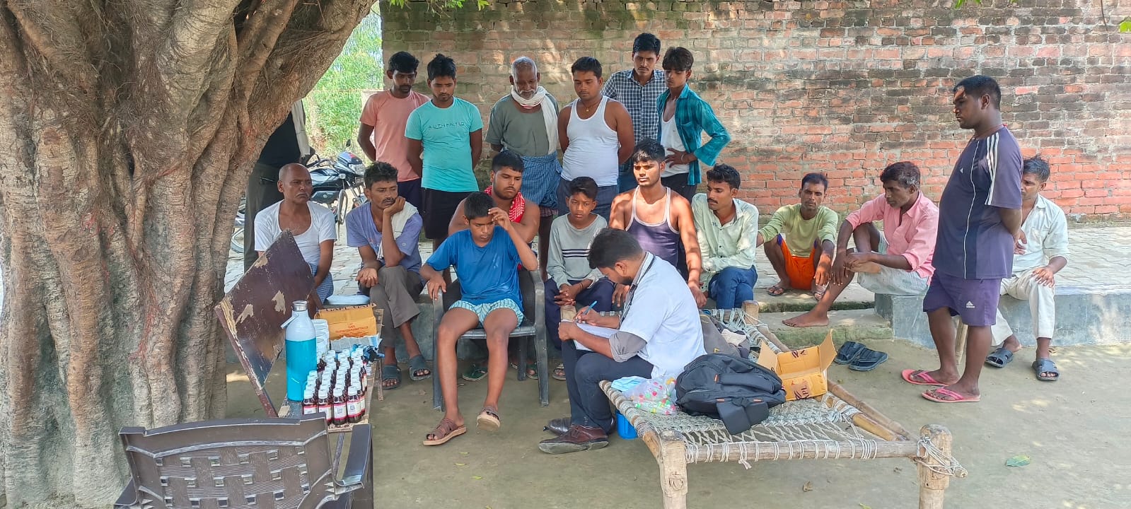 फर्रुखाबाद:बाढ़ ग्रस्त गाँवों में होमियोपैथिक चिकित्सा शिविर में 216 रोगियों का परीक्षण कर मौके पर ही उपचार दिया ?