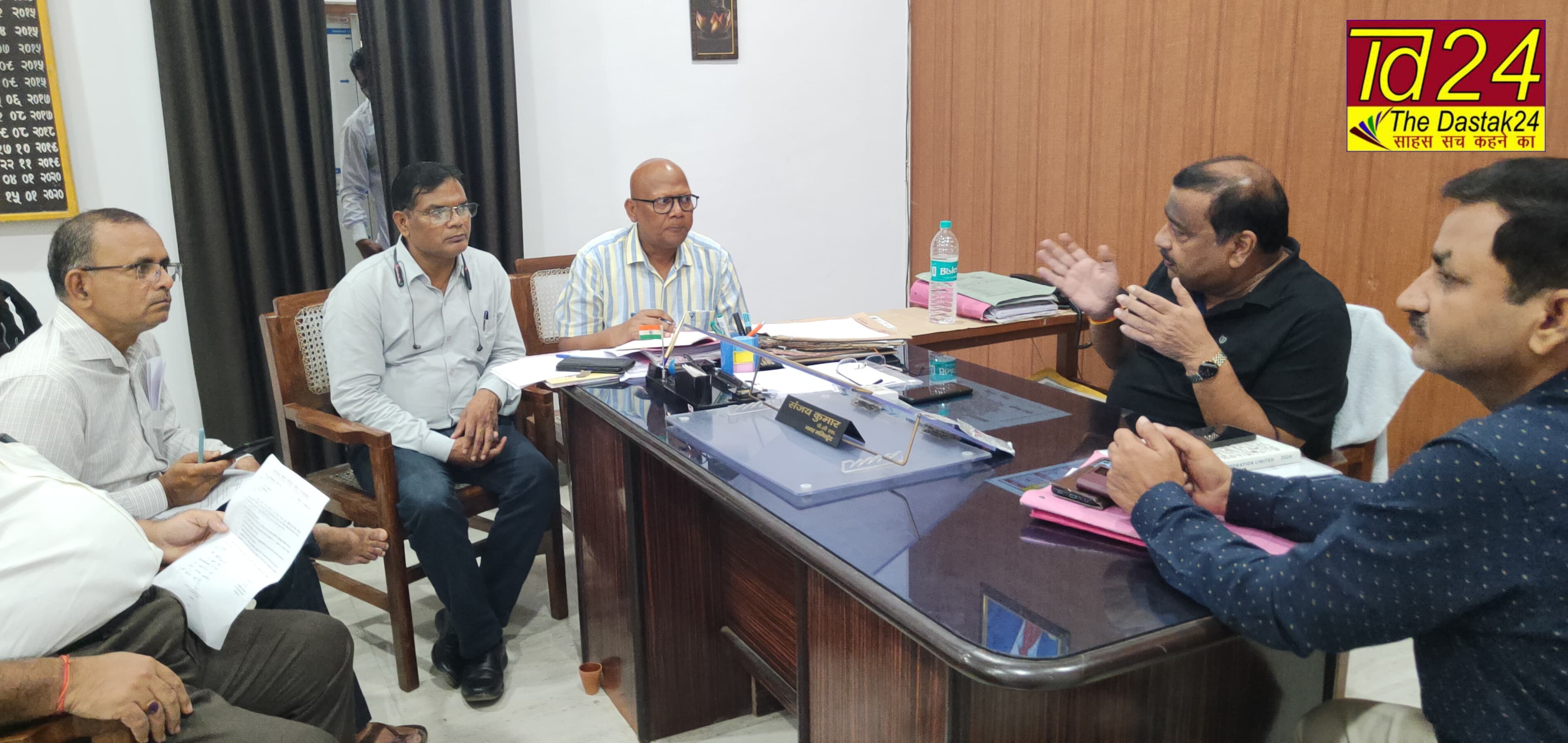 फर्रुखाबाद: सीएम की अध्यक्षता में अतिक्रमण, पार्किंग, वेडिंग जोन व ई रिक्शा संचालन के संवंध में हुई बैठक