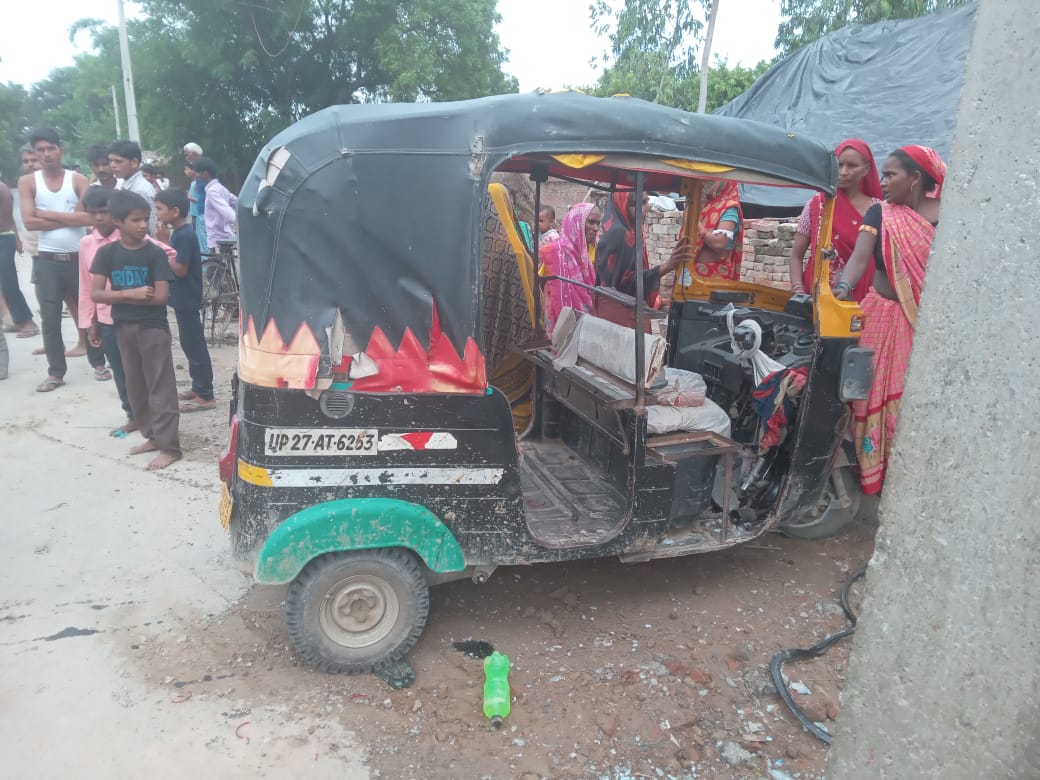 हरदोई: टेंपो से हुई दुर्घटना, सड़क दुर्घटना में हुए कई घायल