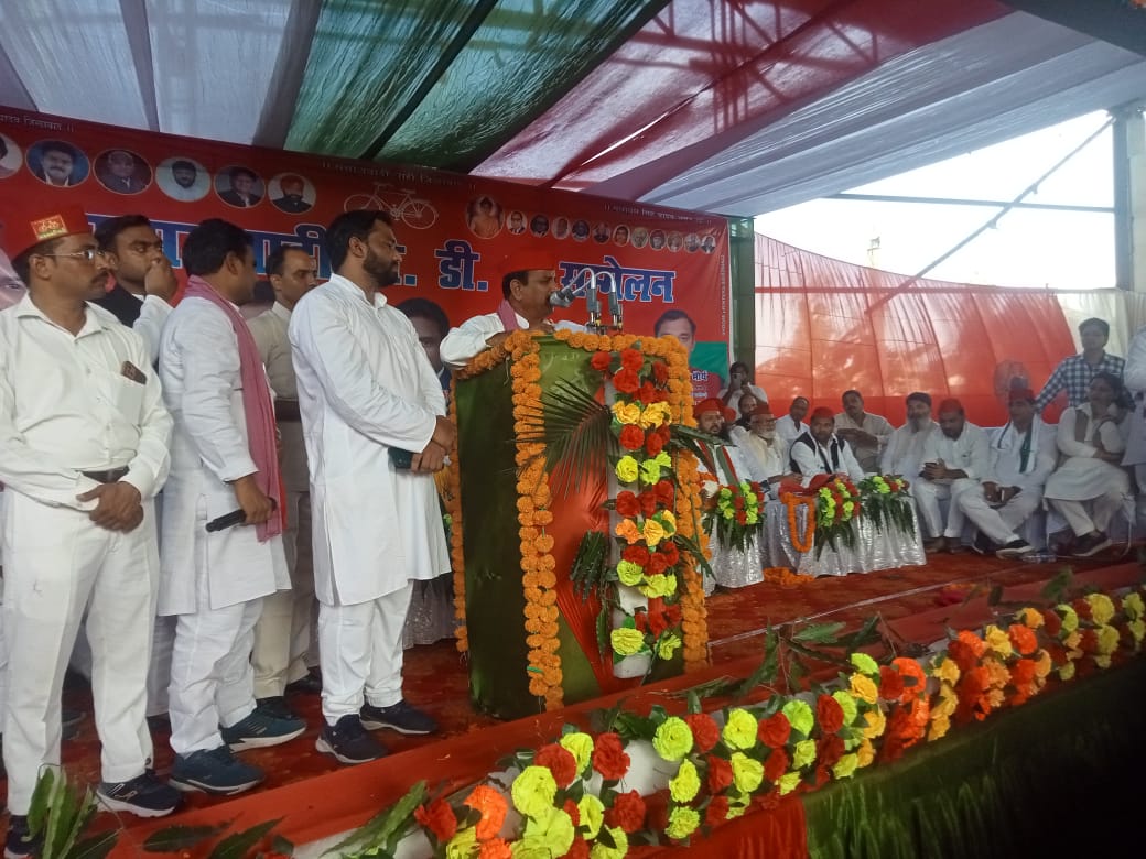 पीलीभीत :- समाजवादी पी0डी0ए0 सम्मेलन में उमड़ी भीड़ गूंजे अखिलेश जिंदाबाद के नारे ?