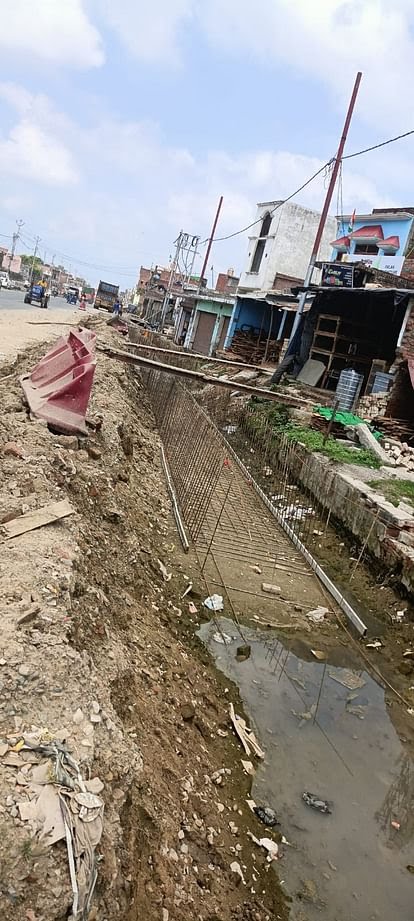 पीलीभीत में ईदगाह चौराहे पर शुरू हुआ नाले का निर्माण