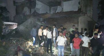 फिरोजाबाद पटाखा गोदाम में भीषण विस्फोट, 5 की मौत, कई घर जमींदोज