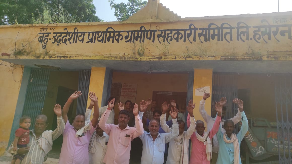 कन्नौज : खाद न मिलने से किसानों ने प्रदर्शन कर वितरण करने की उठाई मांग ?