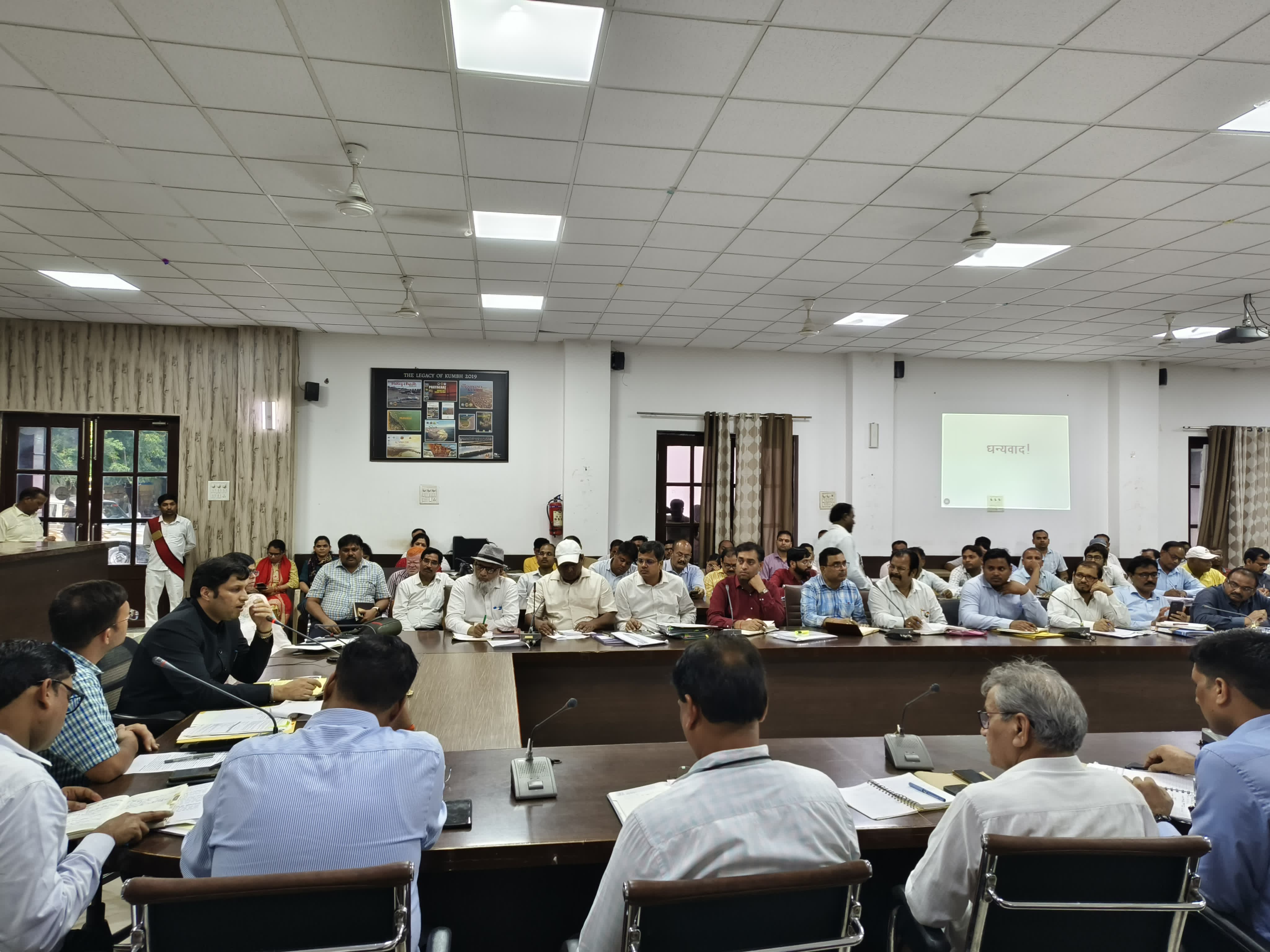 प्रयागराज: जिलाधिकारी ने आईजीआरएस के सम्बंध में समस्त नोडल अधिकारियों के साथ की समीक्षा बैठक