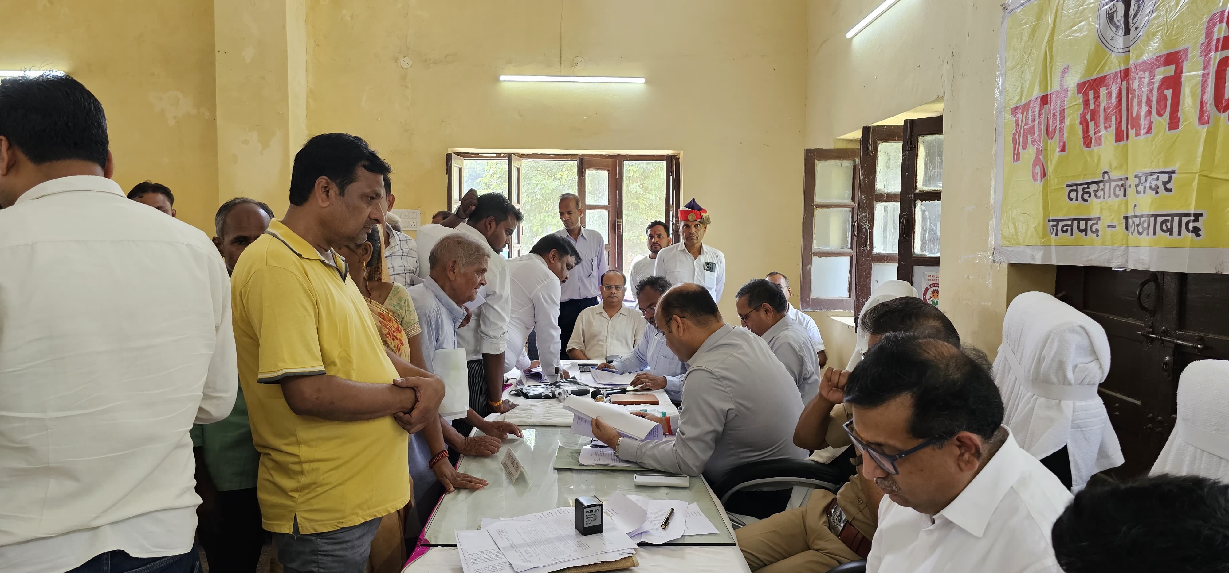 फर्रुखाबाद:संम्पूर्ण समाधान दिवस में 150 शिकायते प्राप्त तय समय के अंदर निस्तारित करें-जिलाधिकारी