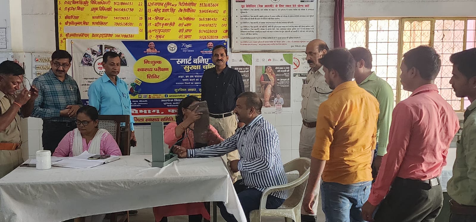 फर्रुखाबाद:चालकों का किया गया नेत्र एवं स्वास्थ्य परीक्षण, दो वाहन सीज व 23 का किया गया चालान