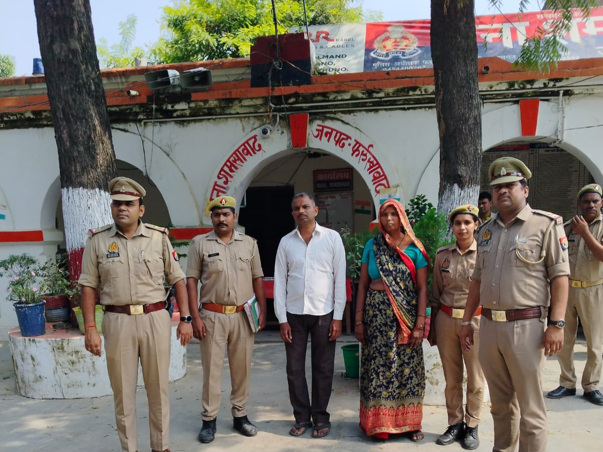 फर्रुखाबाद:पुलिस ने दहेज हत्या के अभियोग में वांछित दो अभियुक्तगण को किया गिरफ्तार।
