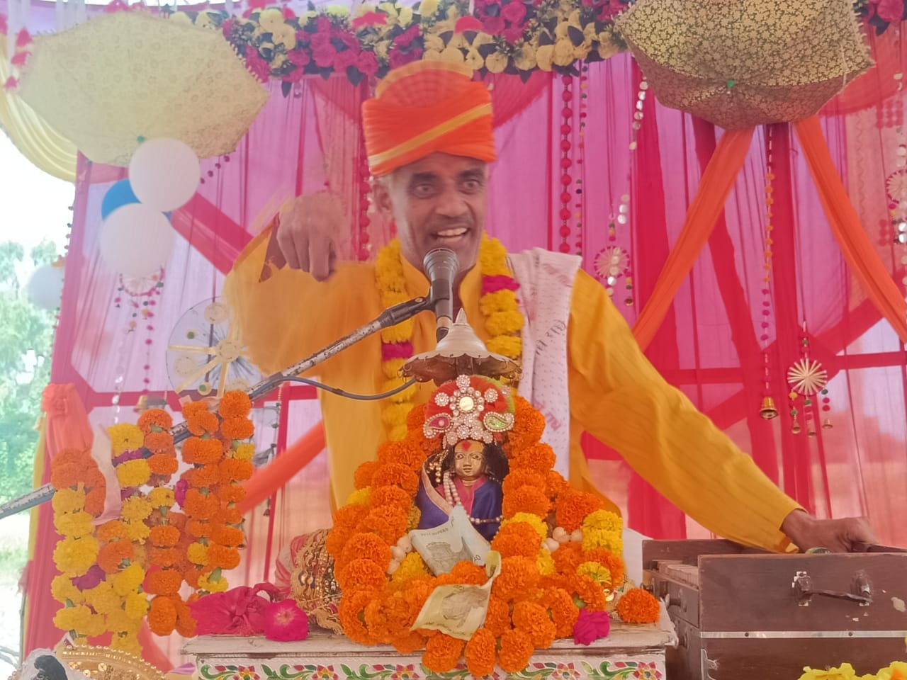 कन्नौज:  समर्पण नहीं तो अर्पण व्यर्थ आचार्य मुनेंद्र