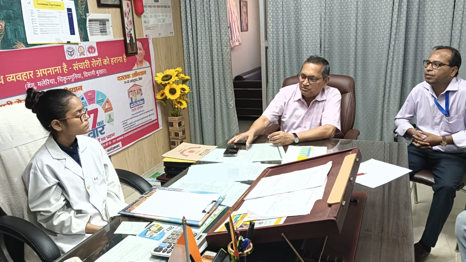 कन्नौज:  टैक्सी  चालक की बेटी जानवी बनी एक दिन की मुख्य चिकित्सा अधिकारी