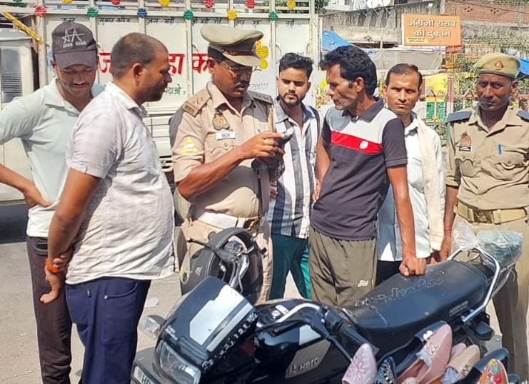 कन्नौज:  नशे में बाइक चलाना पड़ा महंगा , टीएसआई ने कर दिया चालान