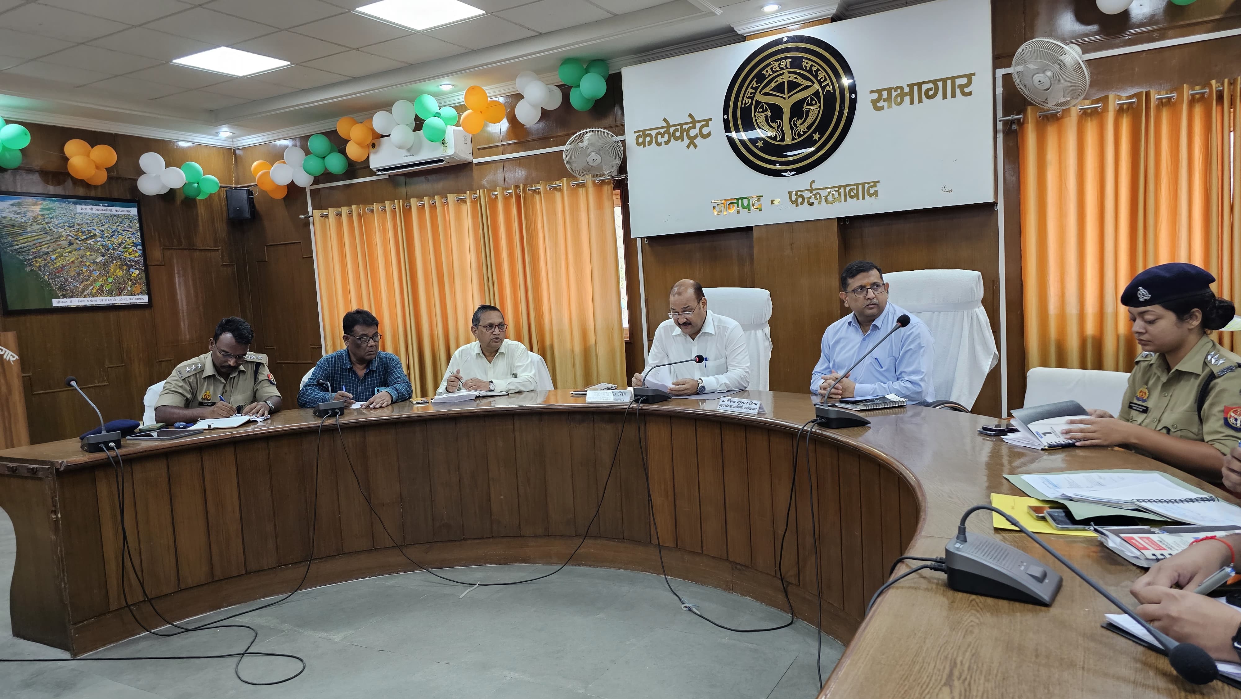 फर्रुखाबाद:डीएम ने महिला हॉस्टल, वर्किंग वूमेन हॉस्टल व महिला रैन बसेरों में सीसीटीवी कैमरे लगवाने को दिए आदेश