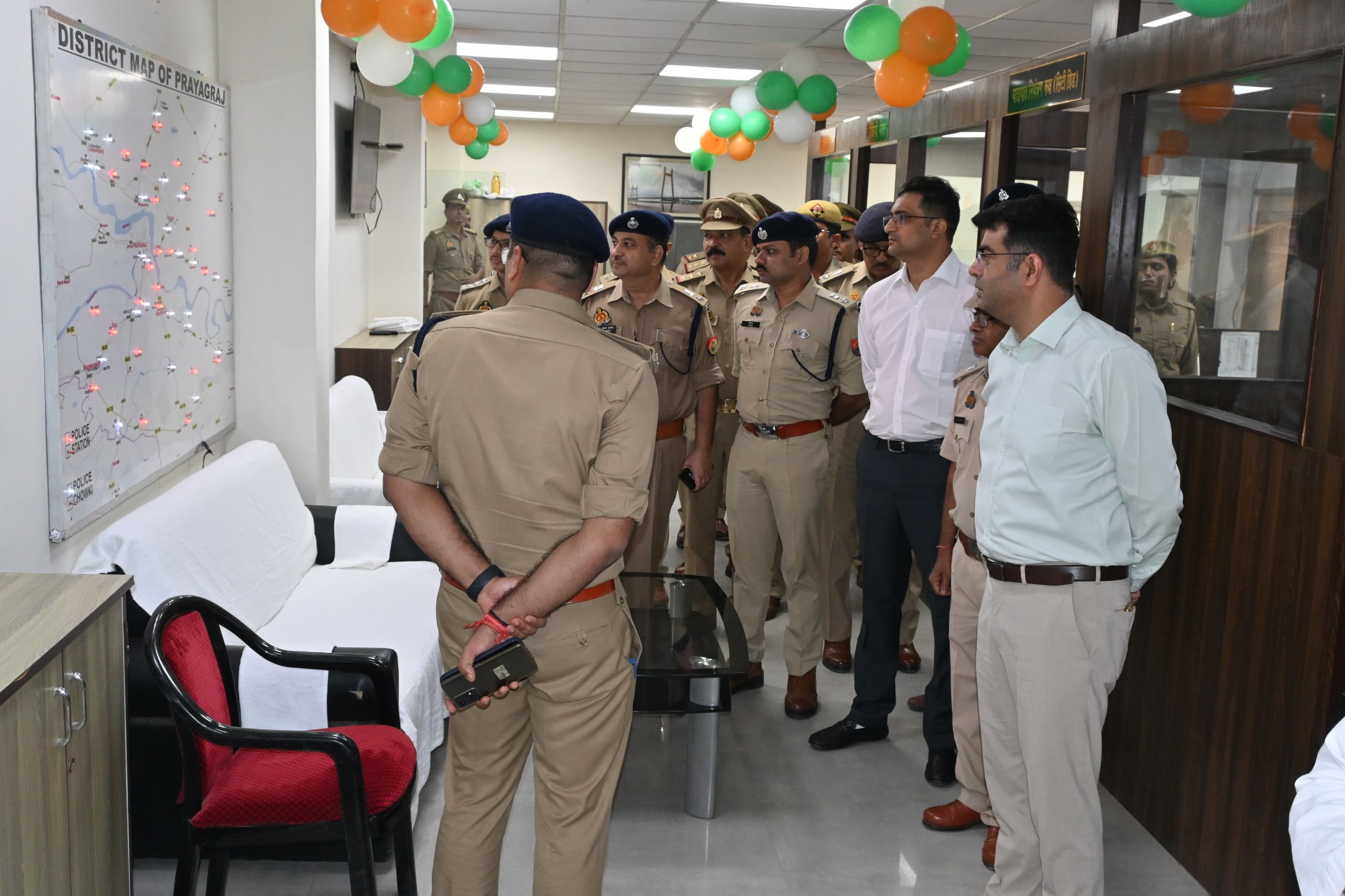 पुलिस आयुक्त प्रयागराज द्वारा रिजर्व पुलिस लाइन्स स्थित एम0सी0आर0 बिल्डिंग में पुलिस कन्ट्रोल रुम प्रयागराज में गंगानगर तथा यमुनानगर संचार ग्रिड का उद्घाटन किया गया