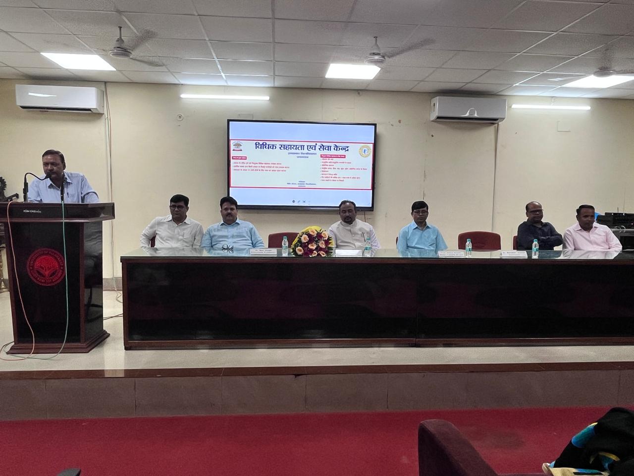 प्रयागराज: विधि संकाय, इलाहाबाद विश्वविद्यालय में विधिक साक्षरता एवं जागरूकता शिविर का किया गया आयोजन