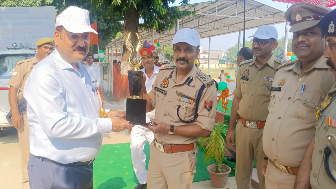 फर्रुखाबाद:जिलाधिकारी ने अन्तर्जनपदीय पुलिस पुरुष/महिला कबड्डी कलस्टर प्रतियोगिता वर्ष-2024 का किया शुभारम्भ ?
