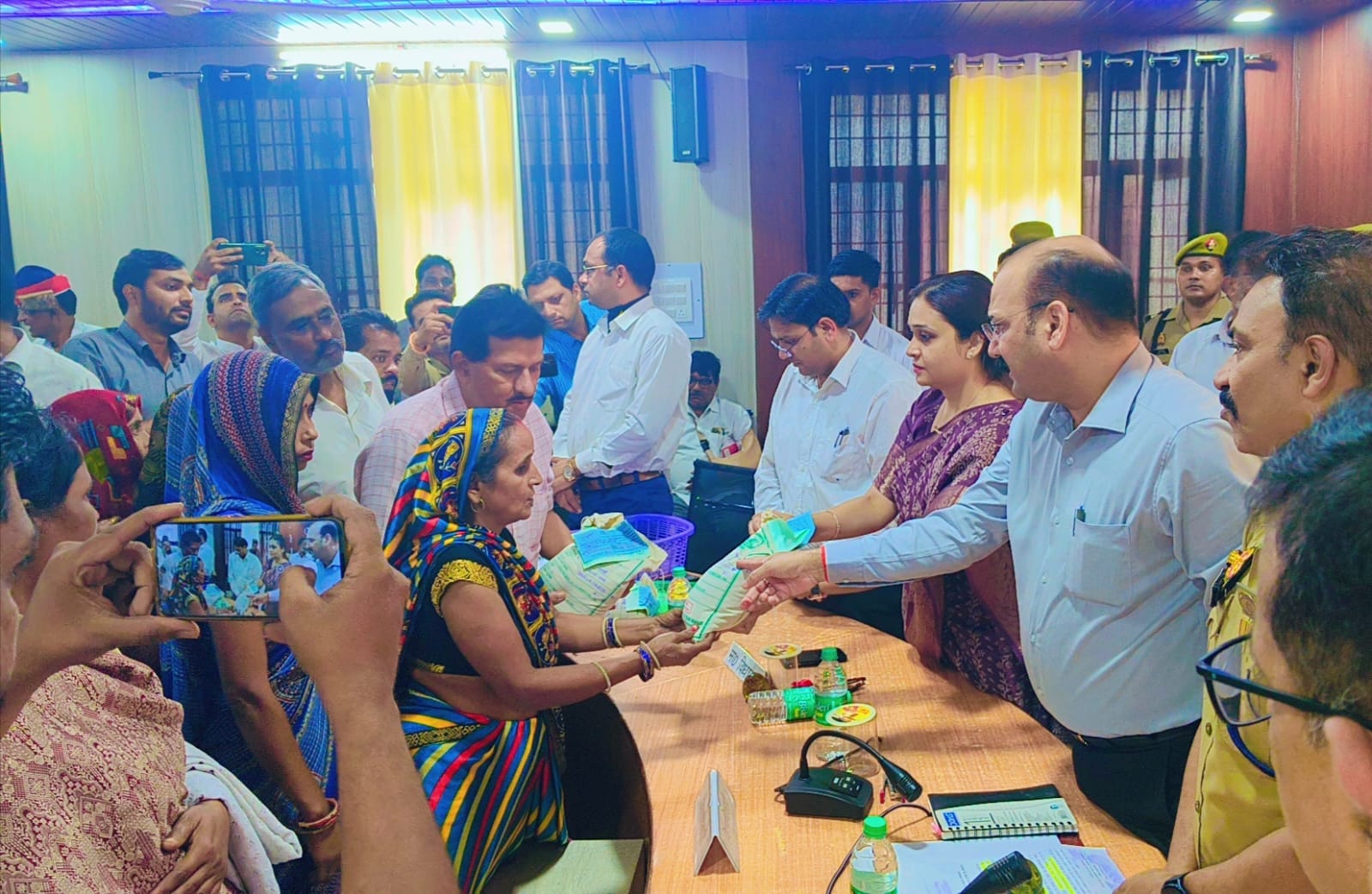 फर्रुखाबाद: संम्पूर्ण समाधान दिवस में 183 शिकायतें प्राप्त 23 का मौके पर निस्तारित ?
