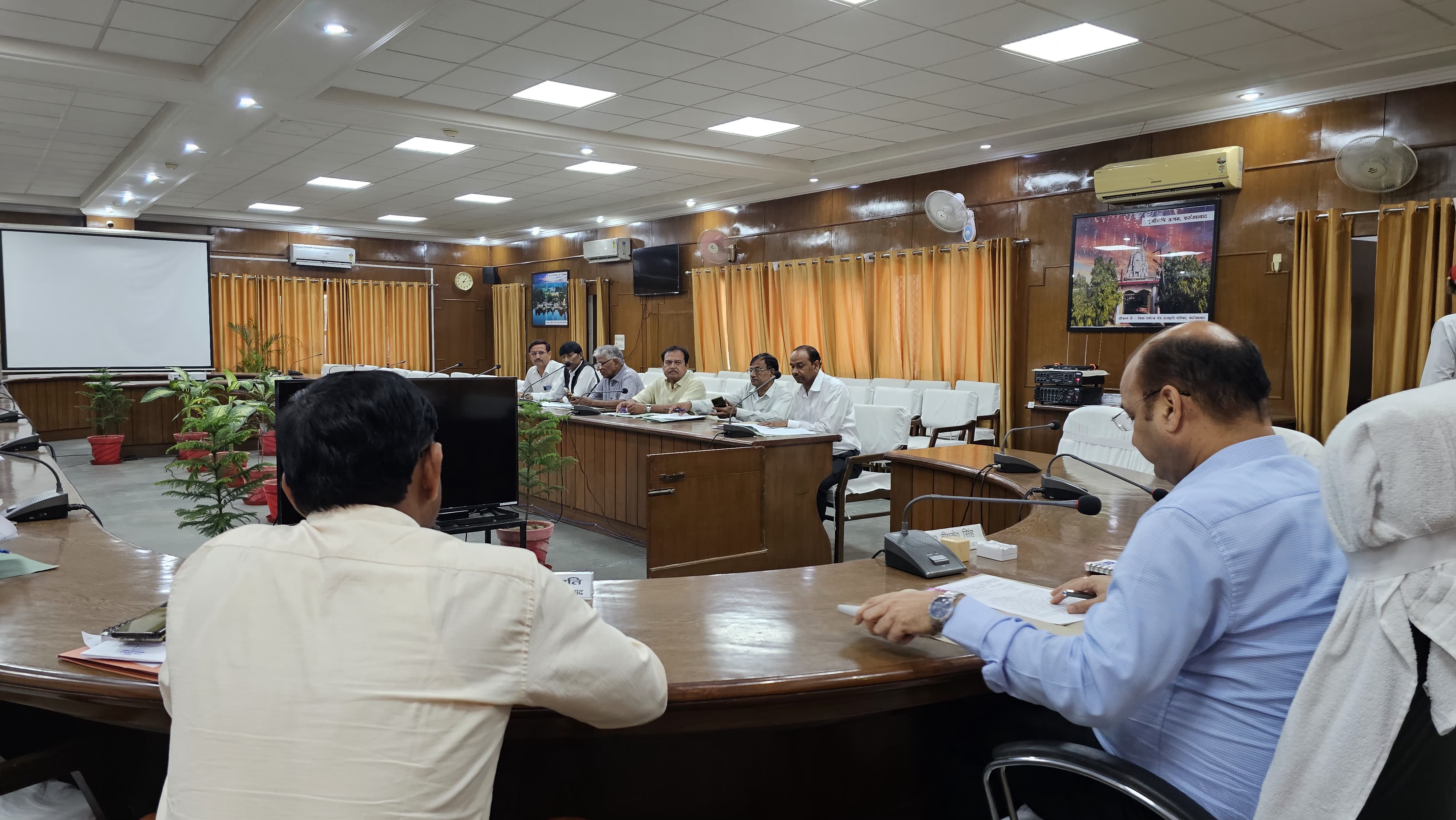 फर्रुखाबाद:निर्वाचक नामावलियों का अंतिम प्रकाशन से पहले नवंबर में चार दिन विशेष पुनरीक्षण अभियान चलाया जायेगा।