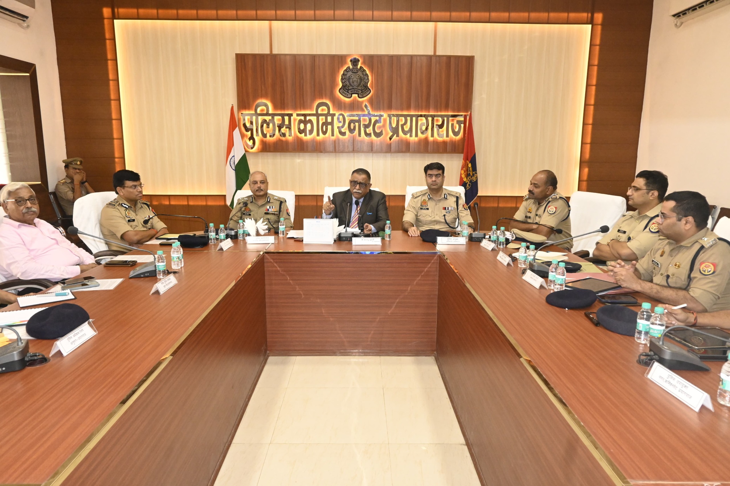 प्रयागराज: महाकुम्भ मेला-2025 के सकुशल एवं निर्विघ्न आयोजन के दृष्टिगत पुलिस कमिश्नरेट प्रयागराज द्वारा त्रिवेणी सभागार रिजर्व पुलिस लाइन्स कमिश्नरेट प्रयागराज में प्रशिक्षण कार्यशाला का आयोजन किया गया