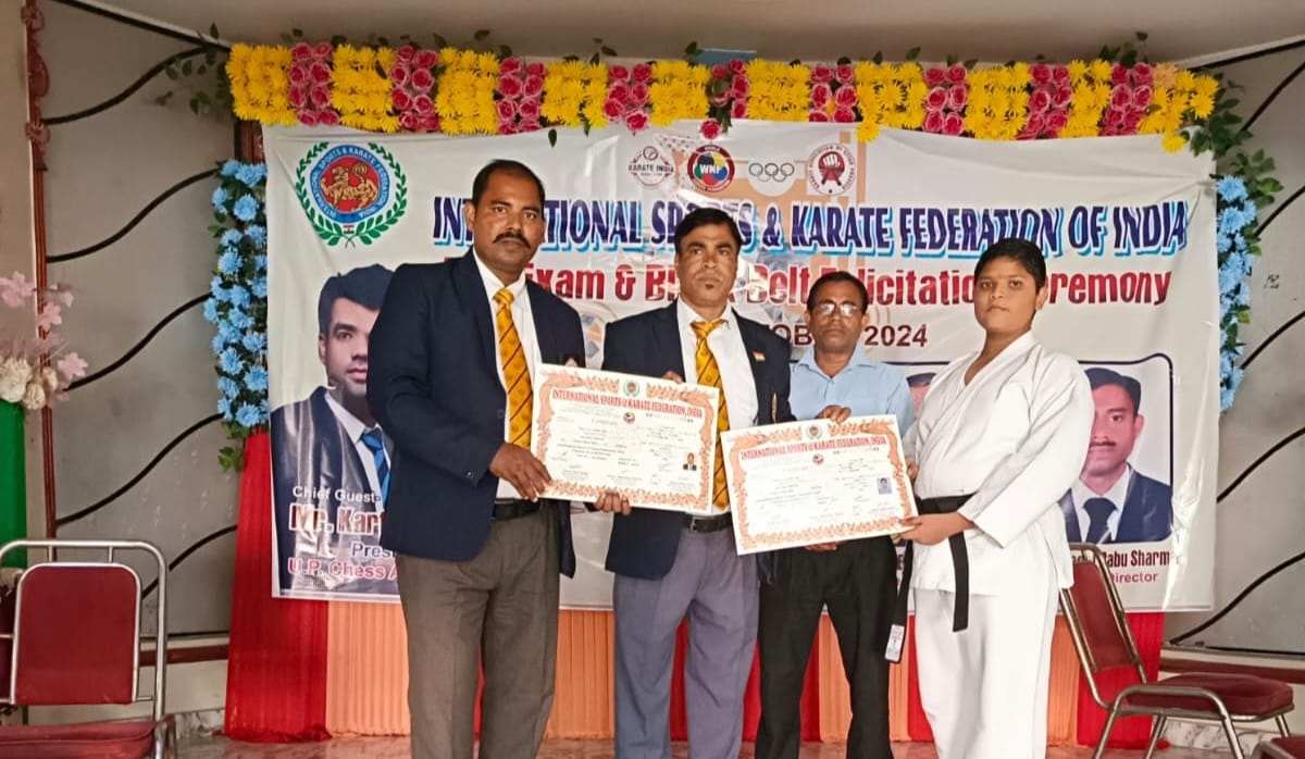 कन्नौज : कनपुर  में आयोजित ब्लैक बेल्ट परीक्षा एवं कोच को सम्मानित किया