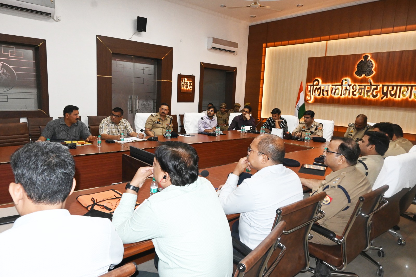 प्रयागराज: महाकुम्भ मेला-2025 के सकुशल एवं निर्विघ्न आयोजन के दृष्टिगत मेला क्षेत्र एवं जनपदीय नगरीय क्षेत्र में अवैध अतिक्रमण को हटाने हेतु कार्ययोजना विकसित करने के सम्बन्ध में गोष्ठी आहूत की गयी
