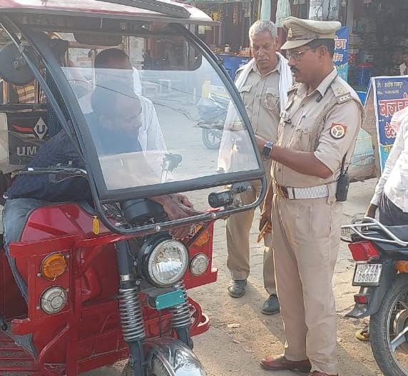 कन्नौज : टैक्सी चालक ने रोड पर सवारी बिठाली या उतारी तो कार्रवाई अवश्य ?