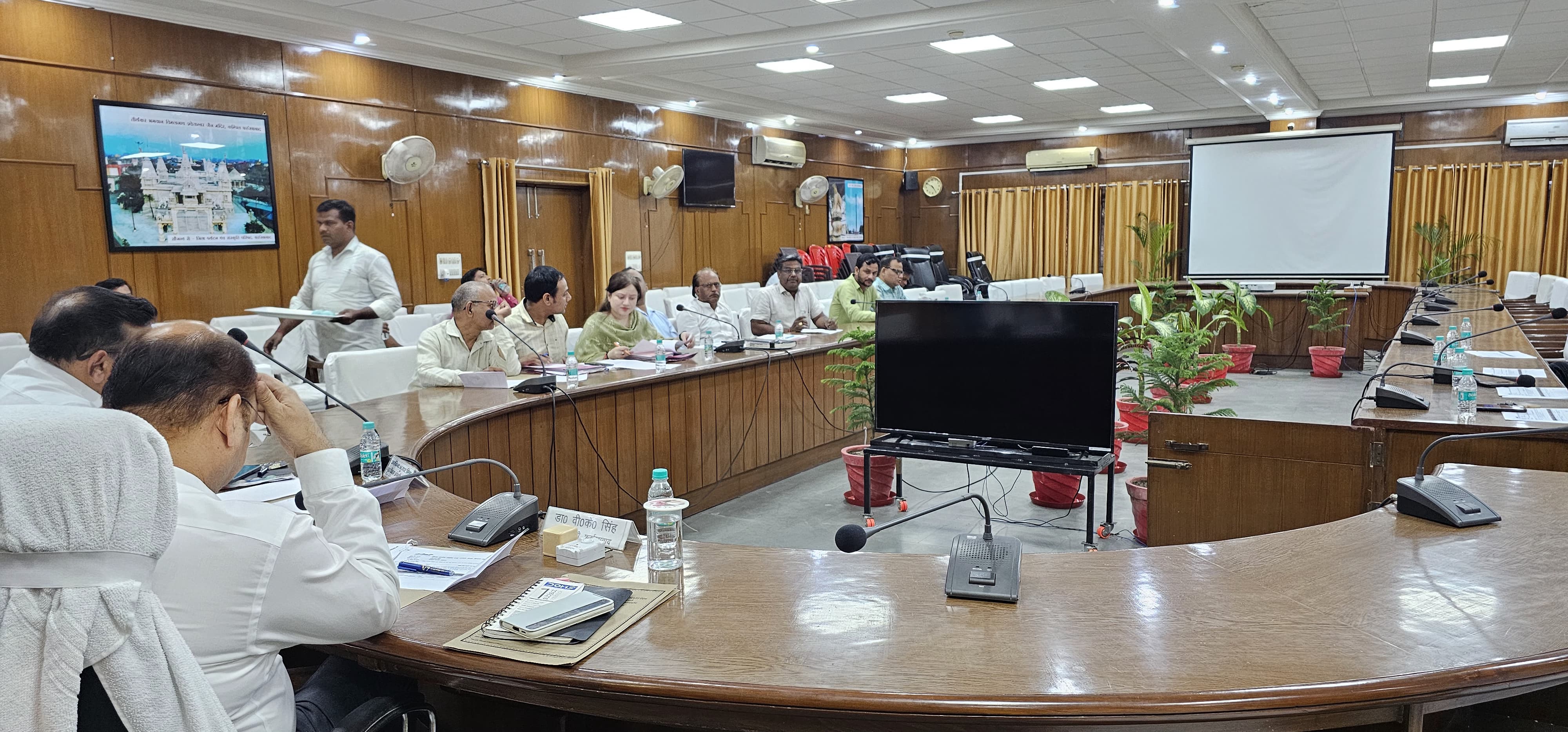 फर्रुखाबाद:एक जनपद एक उत्पाद विपणन प्रोत्साहन योजना की बैठक जिलाधिकारी की अध्यक्षता में सम्पन्न