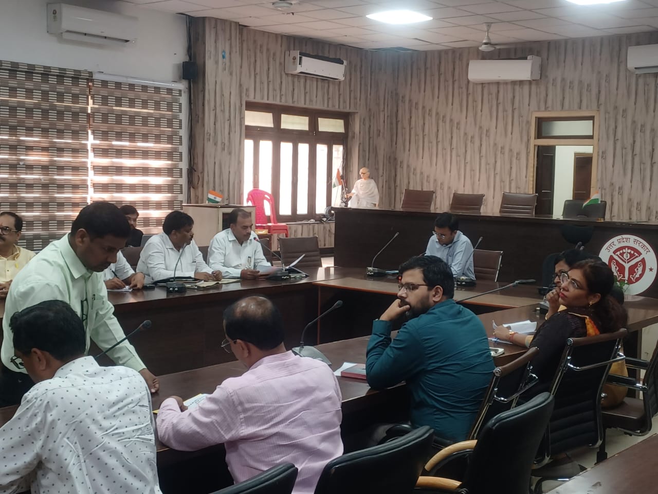 प्रयागराज : प्रभारी मुख्य विकास अधिकारी ने उ0प्र0 कामगार और श्रमिक आयोग जनपद समिति व श्रम विभाग से सम्बंधित कार्यों की समीक्षा करते हुए दिए आवश्यक दिशा-निर्देश ?