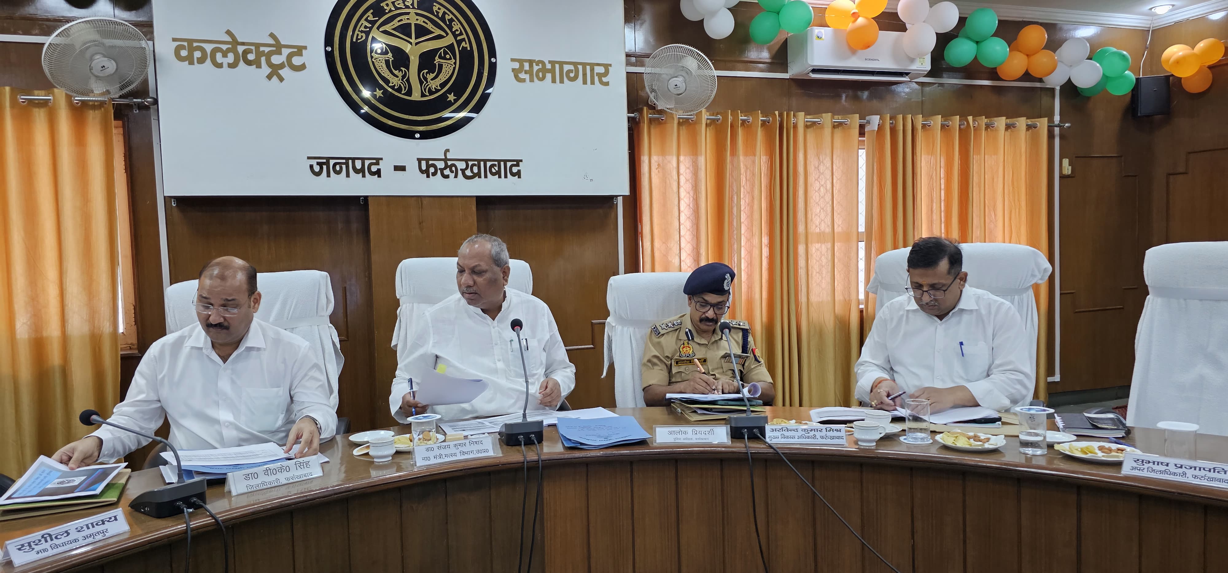 फर्रुखाबाद:पात्र लाभार्थियों को मत्स्य विभाग द्वारा संचालित योजनाओं का लाभ प्राथमिकता के आधार पर मुहैया कराये-डॉ निषाद