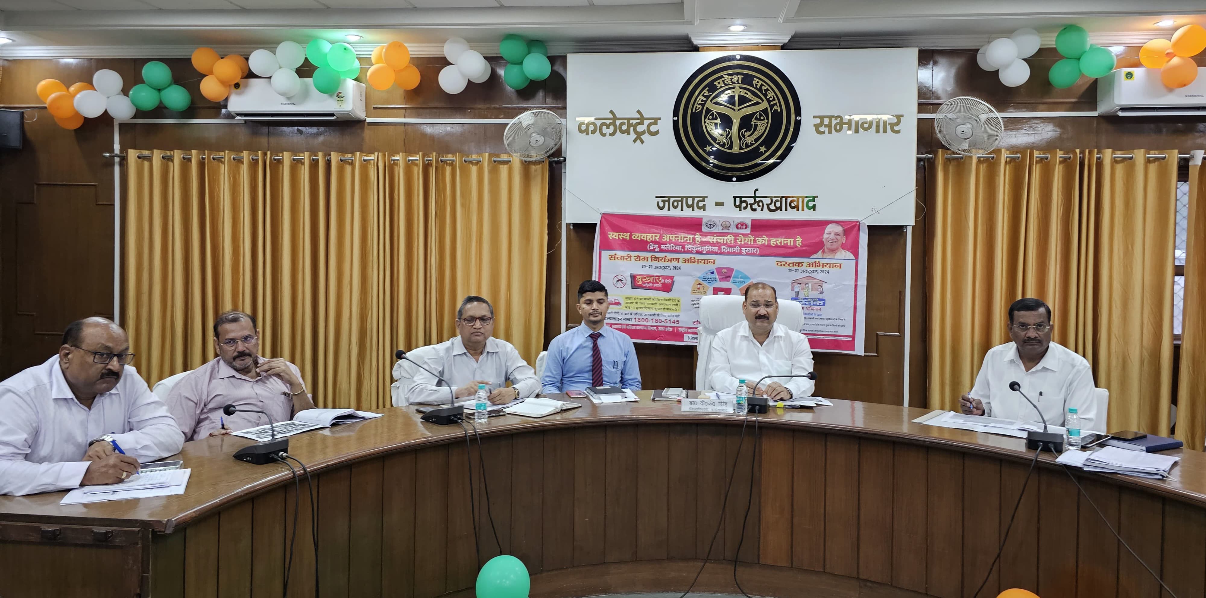फर्रुखाबाद:खुले में बिक रही खाद्य सामिग्री के विरुद्ध अभियान चलाये-जिलाधिकारी ?
