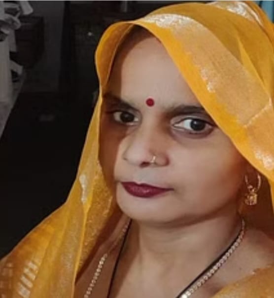 मैनपुरी : नई साड़ी दिलाने के लिए कहा, पति ने मना कर दिया, जिससे आहत विवाहिता ने फंदा लगाकर जान दे दी।