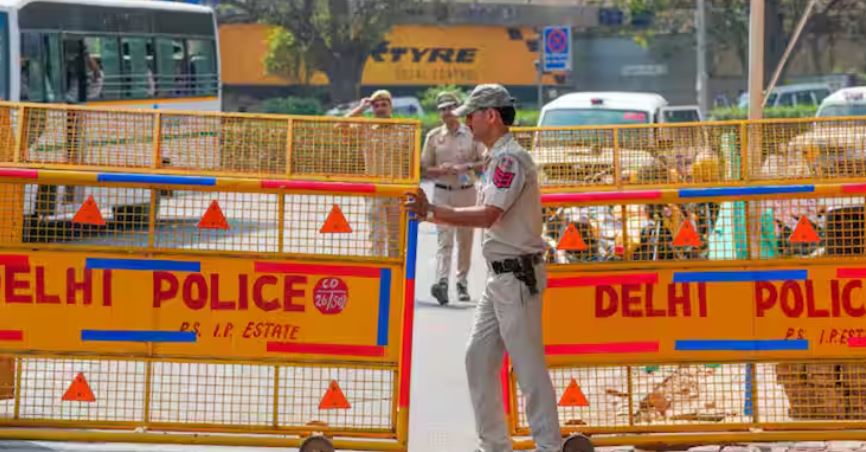 दिल्ली : प्रशांत विहार में CRPF स्कूल के पास सुनी गई धमाके की तेज आवाज, दुकानों और गाड़ियों के शीशे टूटे ?