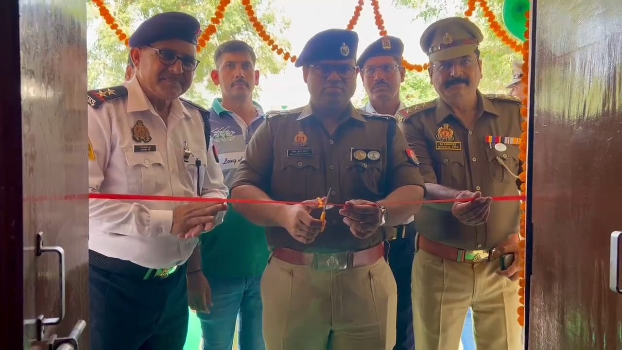 कन्नौज : एसपी ने पुलिस लाइन्स में ट्रैफिक कमांड सेंटर का किया उद्घाटन ?