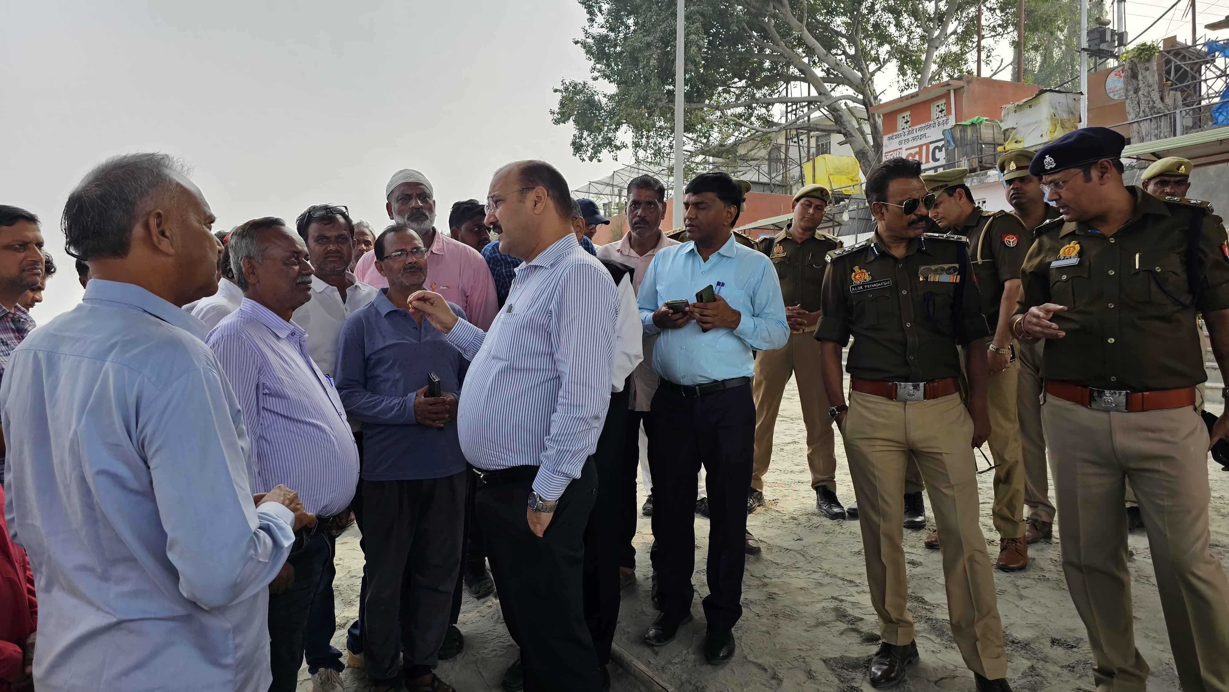 फर्रुखाबाद: जिलाधिकारी व पुलिस अधीक्षक ने पांचाल घाट पर छठ पूजा की तैयारियों का किया निरीक्षण ?