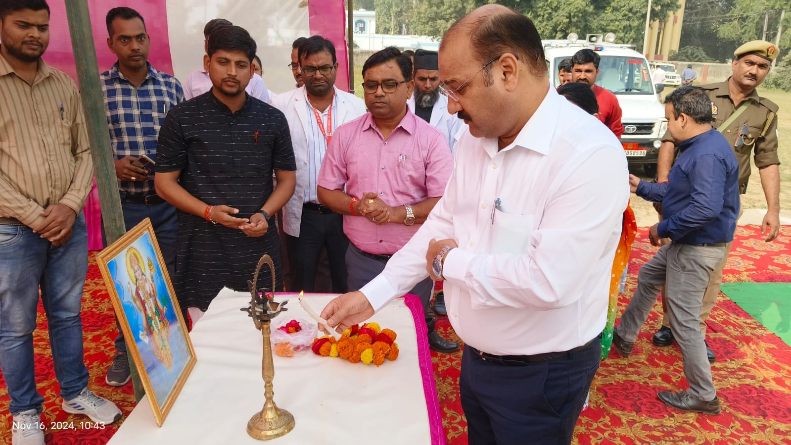 फर्रुखाबाद: जिलाधिकारी ने दीप प्रज्ज्वलन कर आयुष स्वास्थ्य शिविर का किया भव्य उद्घाटन ?