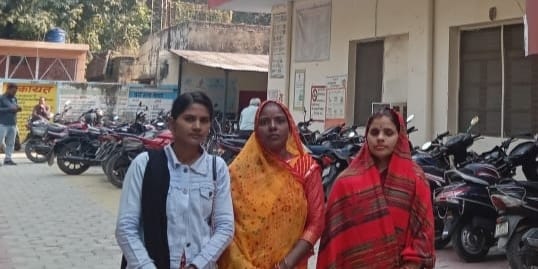 कन्नौज : विकास भवन पहुंची महिलाएं मानदेह को लेकर उठाई आवाज