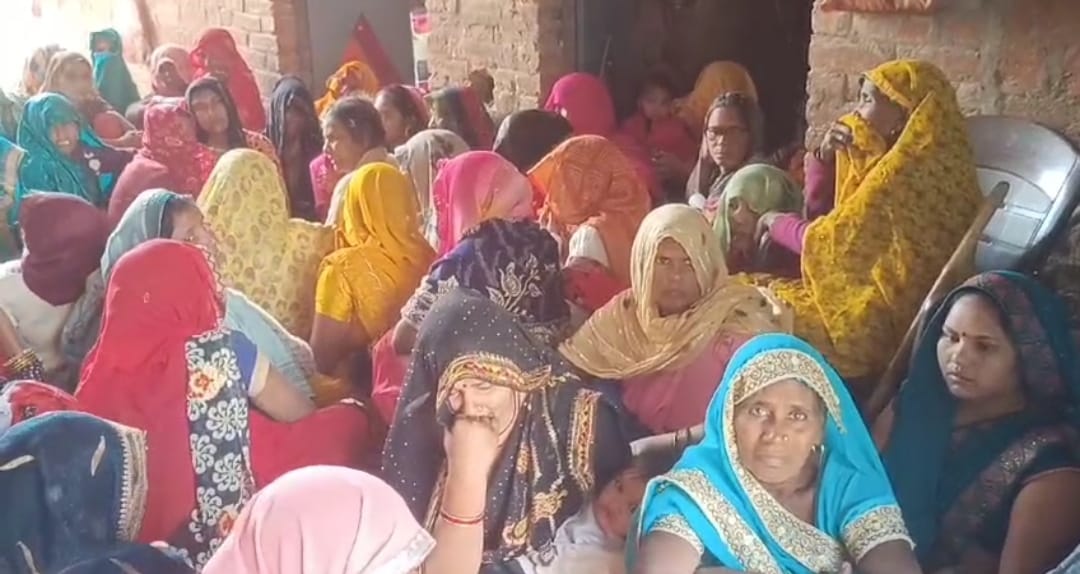 कन्नौज : पिता ने फंदा लगा कर दी जान खुशियां भरे घर में पसरा मातम