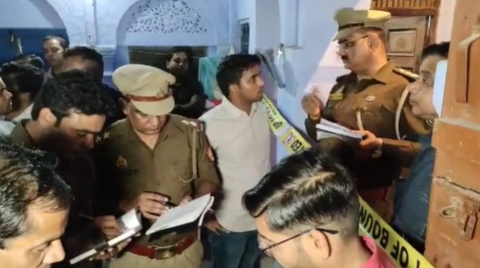 इटावा में सर्राफा कारोबारी की पत्नी और तीन बच्चों की घर में मिली लाश ?