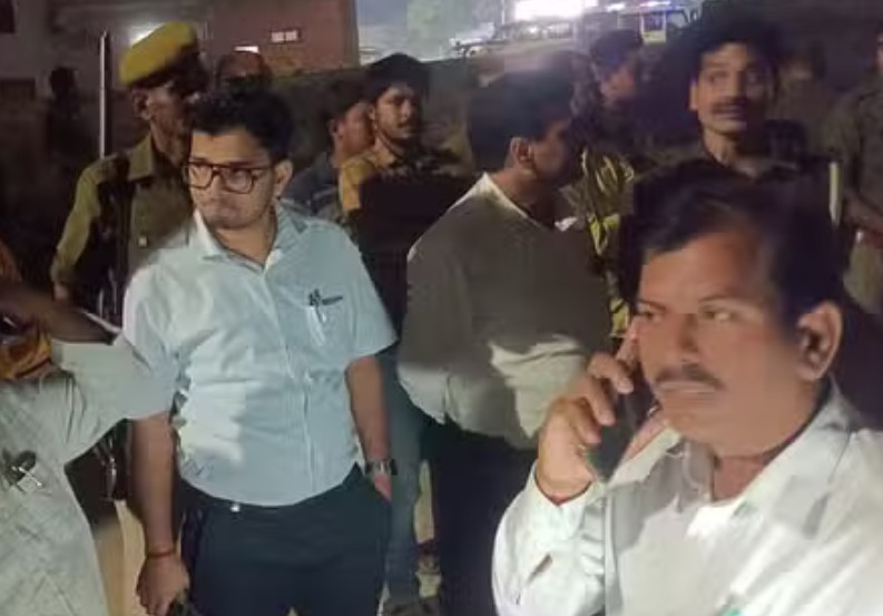 मैनपुरी में किसानों का गुस्सा फूटा, लगाया जाम