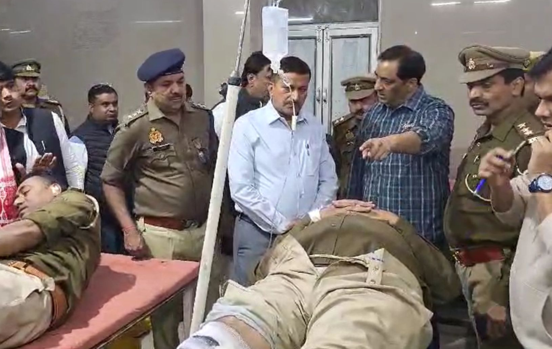 मैनपुरी- बुलेट की टक्कर से पुलिसकर्मी घायल, फुट पेट्रोलिंग के दौरान हुआ हादसा ?