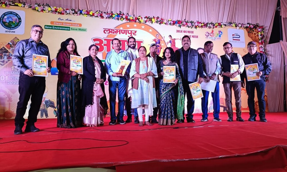 लखनऊ में स्वर संगीत धारा के कलाकारों ने बॉलीवुड के सदाबहार नगमों से सुरमई शाम सजाई