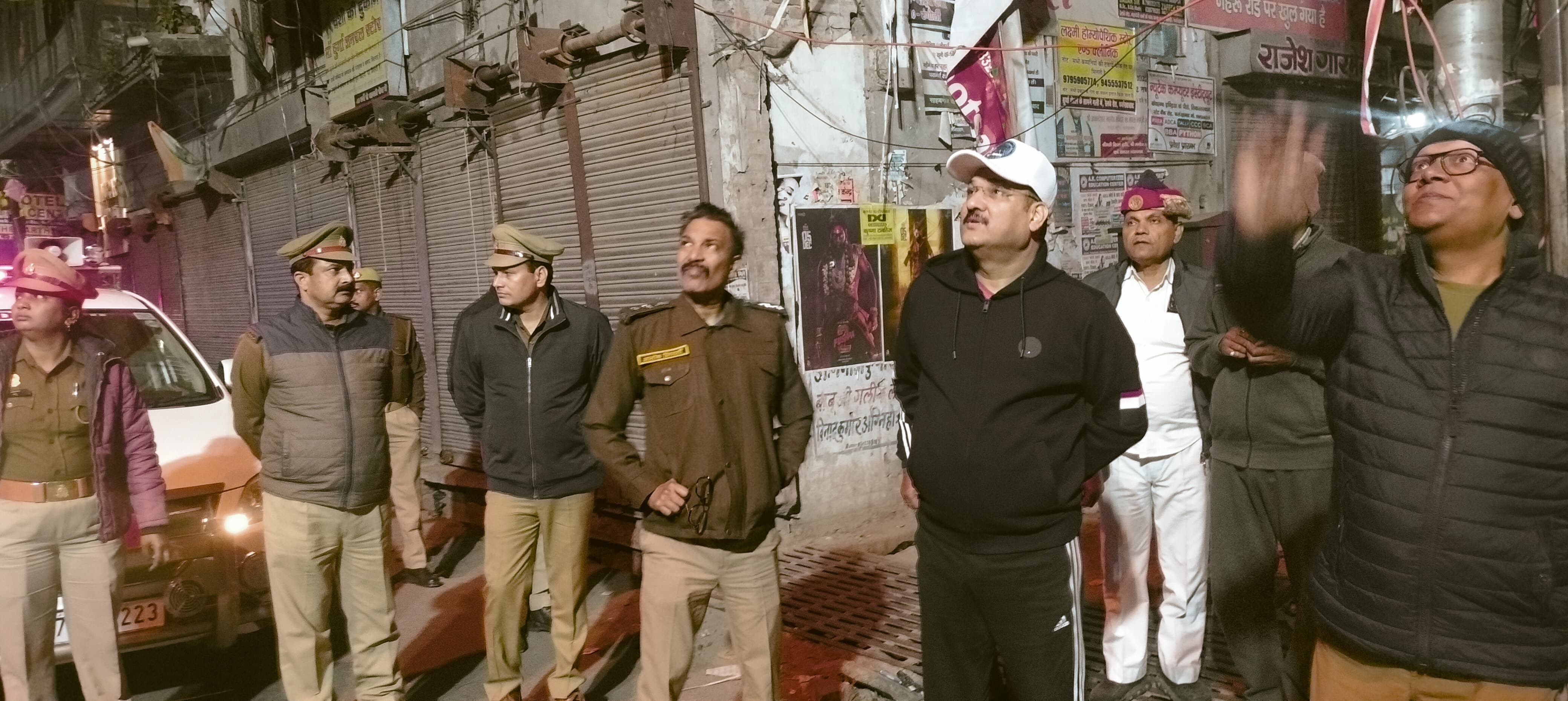 फर्रुखाबाद: डीएम एवं एसपी ने शहर के मुख्य चौराहों व मार्गों का भ्रमण किया,अतिक्रमणकारियो को चिन्हित कर एफआईआर करने को दिए निर्देश