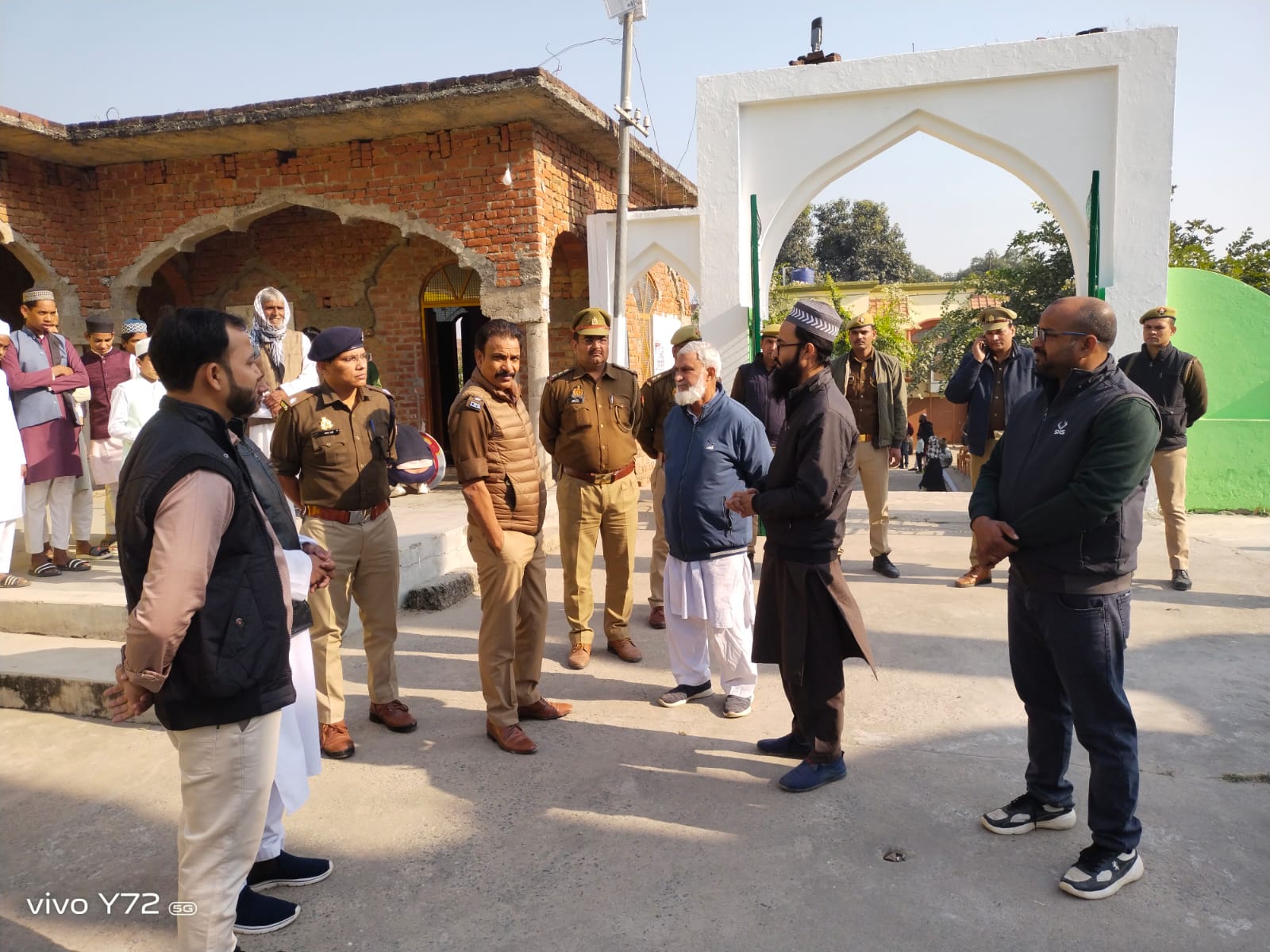फर्रुखाबाद:पुलिस अधीक्षक ने शेखपुर मस्जिद पर लगने वाले उर्स मेले का निरीक्षण कर सुरक्षा व्यवस्था का लिया जायजा