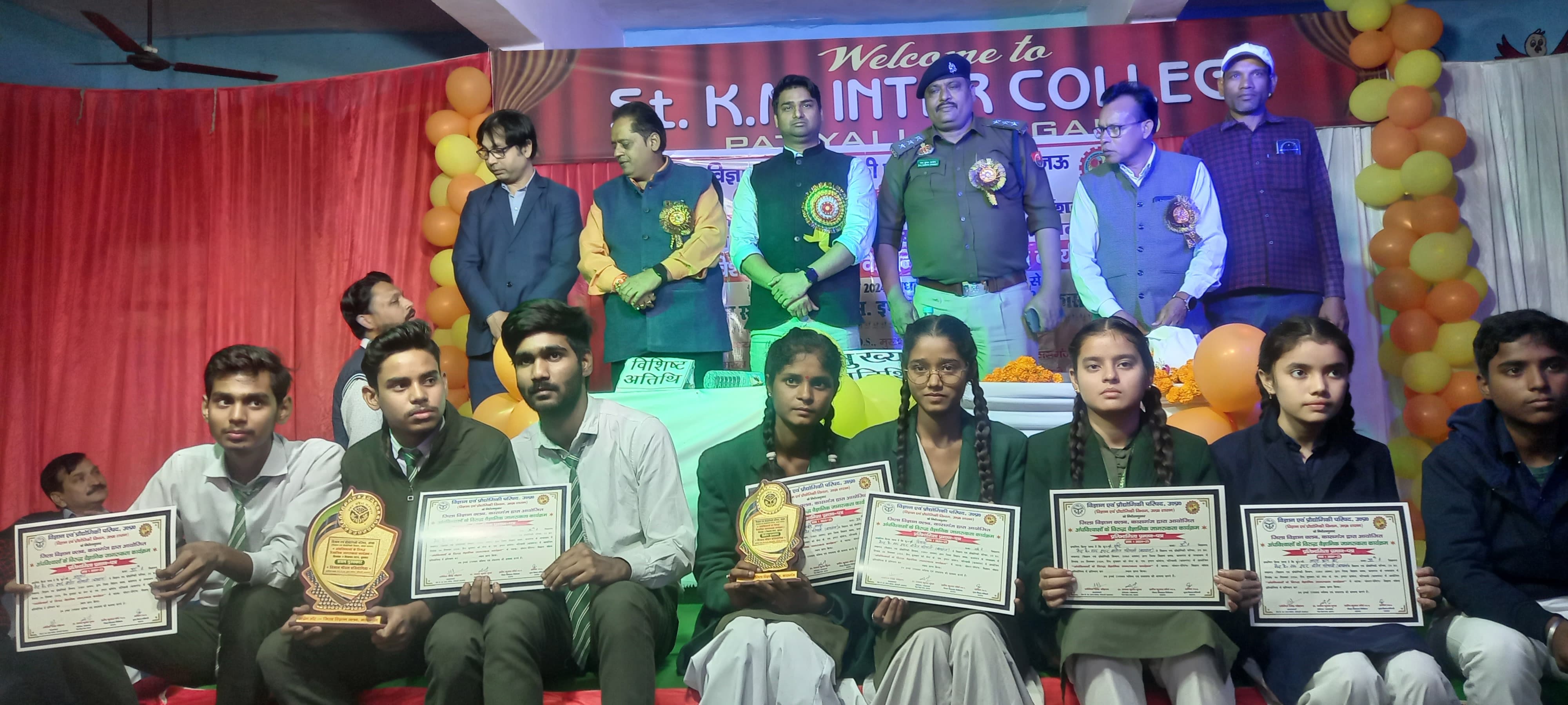 कासगंज जनपद के नगर पटियाली में मुख्य विकाश अधिकारी सचिन यादव ने दीप जलाकर कार्यक्रम का किया सुभारम्भ