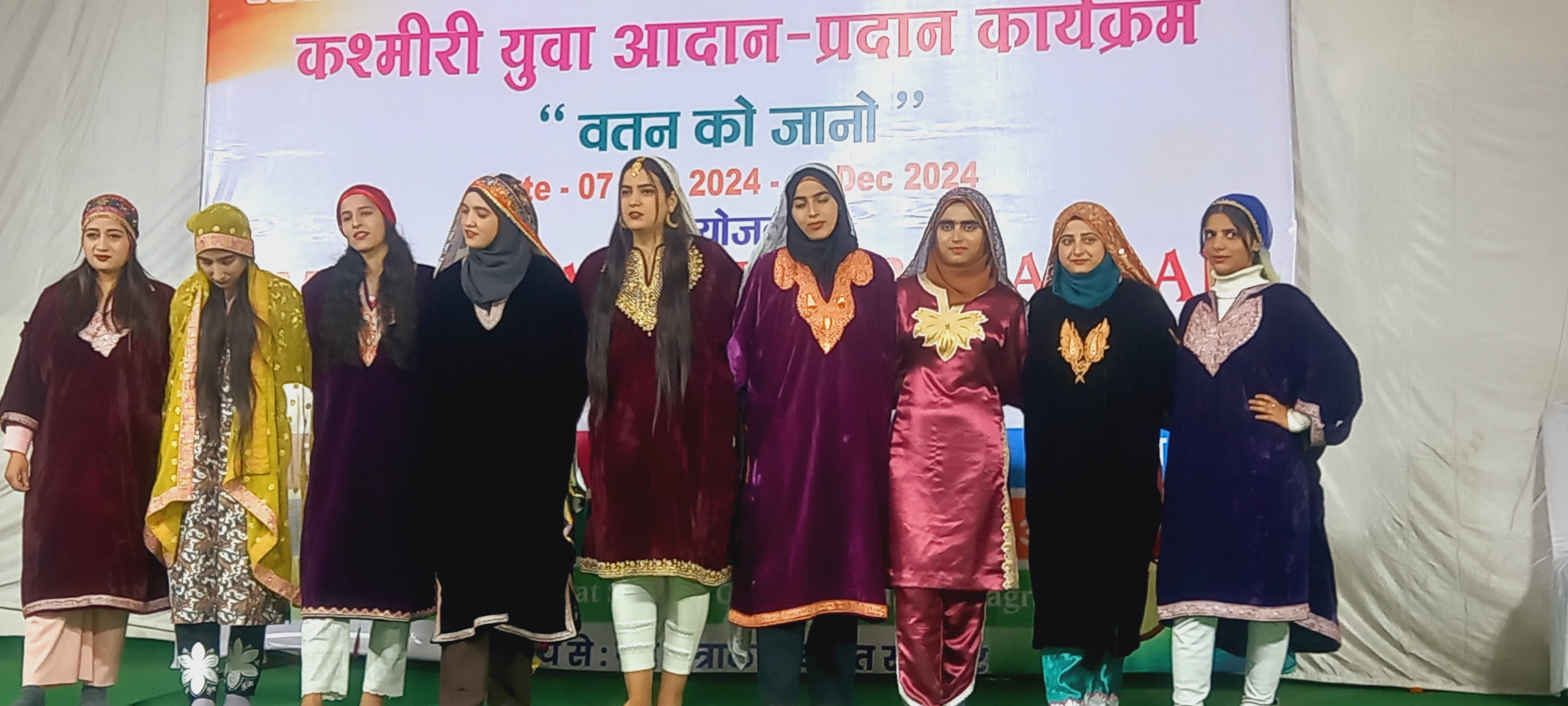 प्रयागराज: युवा कार्यक्रम एवं खेल मंत्रालय के तत्वावधान में भारत स्काउट एवं गाइड मंफोर्डगंज के परिसर में चल रहे 6 दिवसीय, आवासीय कश्मीरी युवा आदान-प्रदान कार्यक्रम का दूसरा दिन कथक केंद्र की संस्थापिका उर्मिला श्रीवास्तव तथा संस्कृति विभाग के राकेश वर्मा के व्याख्यान से शुरू हुआ